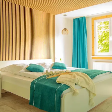 Wellnessoase Mitten In Der Wasserfallstadt Triberg Triberg im Schwarzwald Exterior photo